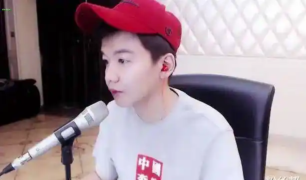 yy女神豪邻居姐与浅蓝同住一个小区已为他豪刷上千万