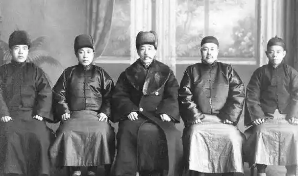 原创东北王张作霖的八个儿子他们最后的结局分别是怎样