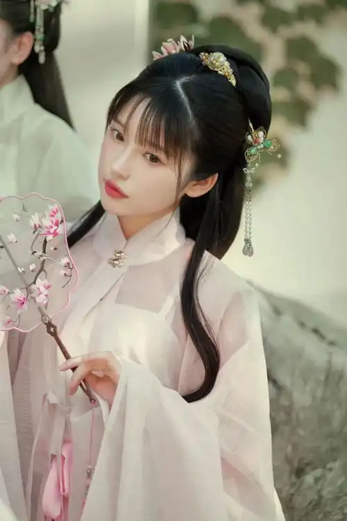 闲过小园东|汉服摄影 - 第12张