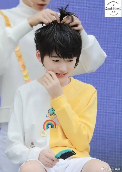 扎了小揪揪的世界第一可爱(bushi)帅[报税]#宋亚轩小辫子发型