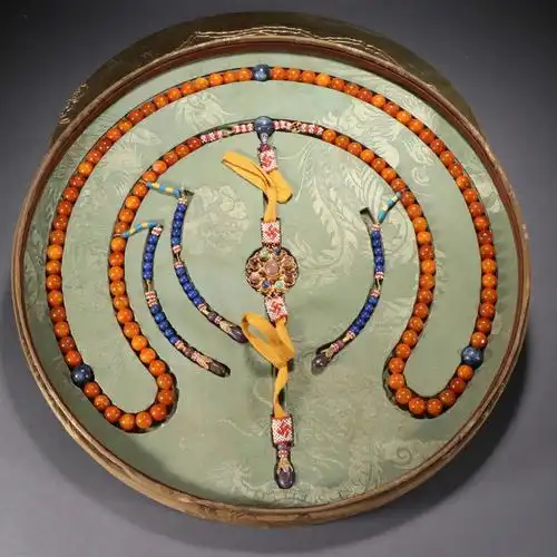 清代老蜜蜡朝珠一盘