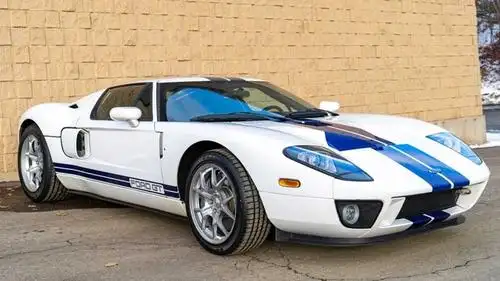 拥有"勒芒"外观的2005款福特gt40,搭载550马力5.4升v8引擎!_高清图集_
