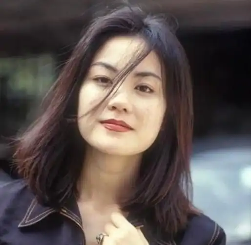 关淑怡个人资料(歌手关淑仪:未婚生子,与小23岁主播恋爱,56岁和儿子