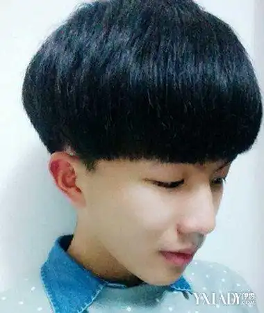 盘点蘑菇头男蓬松烫出时尚更添蓬松感