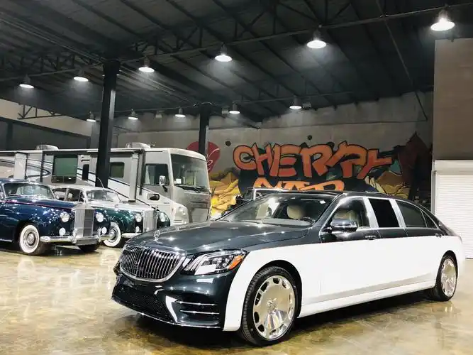 奔驰迈巴赫s800双色车身5.9米全球唯一