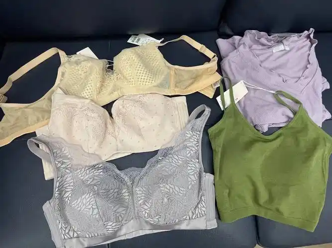 还有些居然是两件包她家是国内一线大品牌,29年历史线下1000 专柜