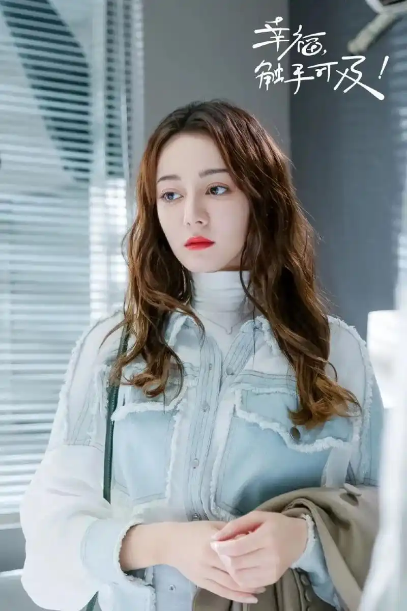 迪丽热巴新剧发型森系水波纹卷发超美,烫完人见人爱