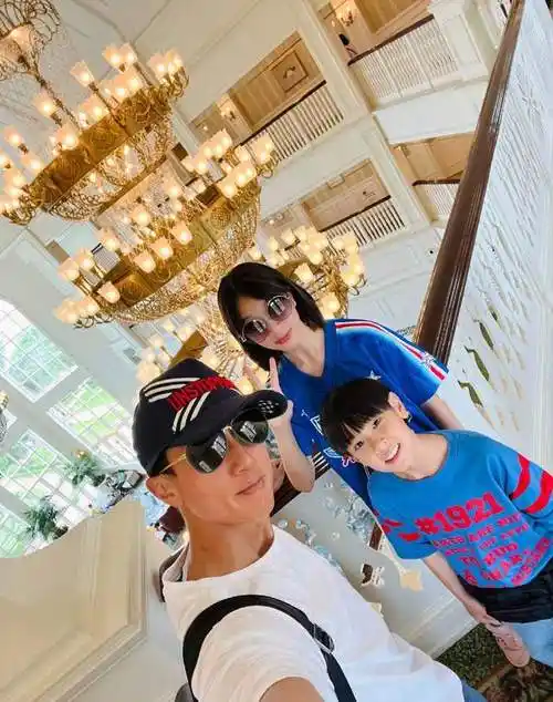 吴欣怡_发展_父母