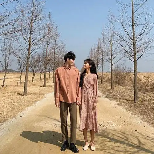 情侣拍照怎么摆姿势好?记住这几个动作,站着不动都能出大片!