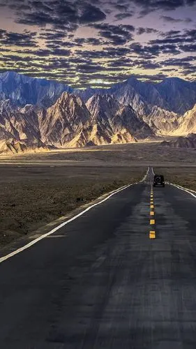 通往诗和远方的路上既需要情怀更需要盘缠哈哈