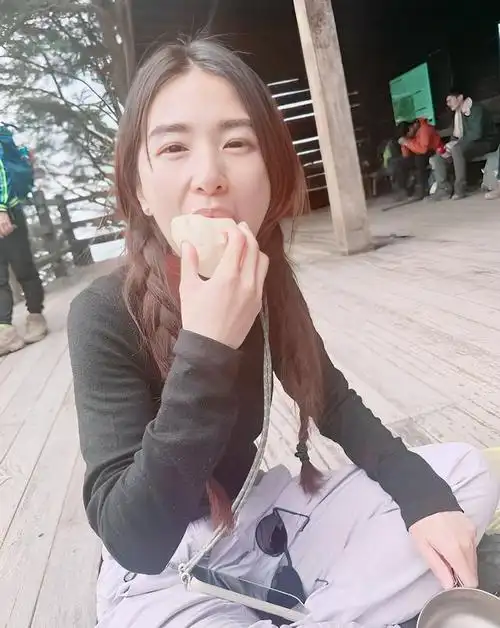 台湾歌坛的璀璨明星,田馥甄,已经以其深情的歌声和无比的才华,赢得了