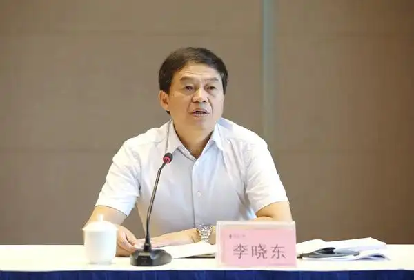 员,市人大常委会委员,市人大教科文卫委员会主任委员李晓东主持会议