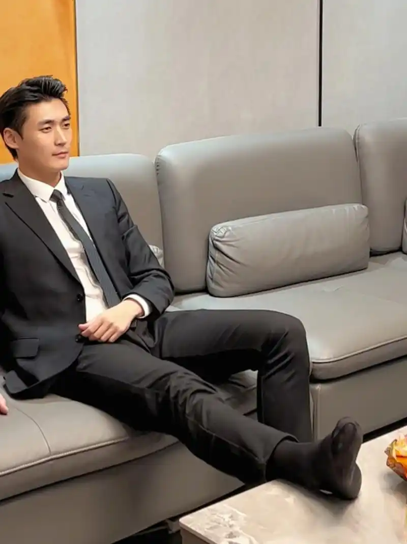 2023正装霸总打开方式 |皮鞋77黑袜 2