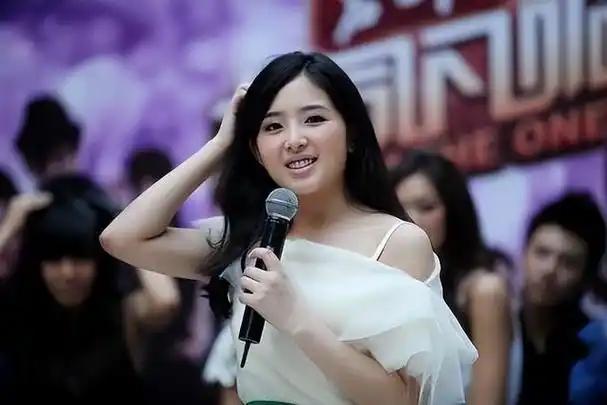 刚出道的张含韵(张含韵出道即巅峰)8