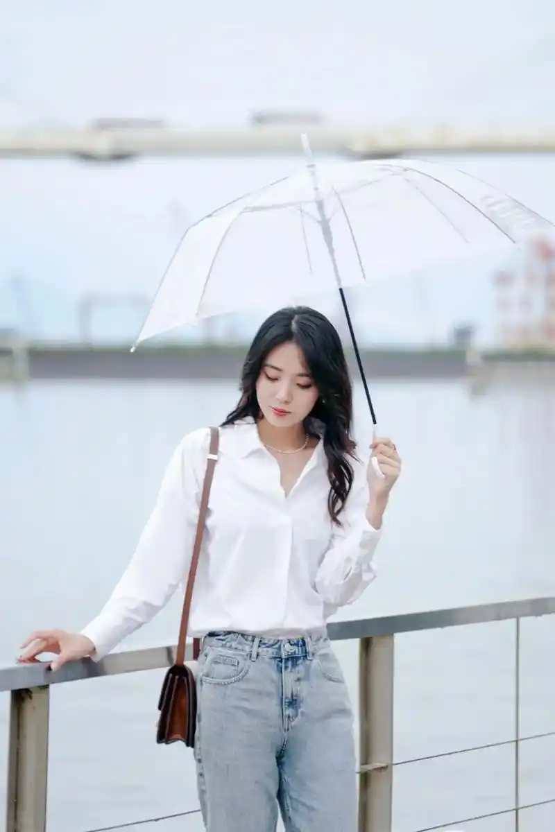 在朋友圈看到别人发的一组照片,身材很好,照片也很漂亮,妥妥的 - 抖音