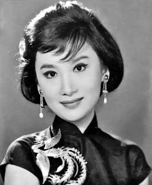 新知达人, 她是20世纪中国男人的梦中情人,是金庸心