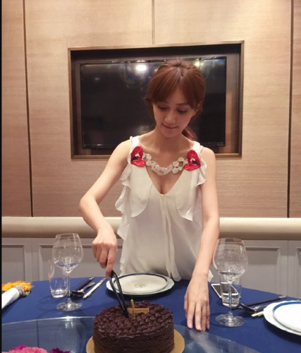 潘之琳爱猫达人可爱女人