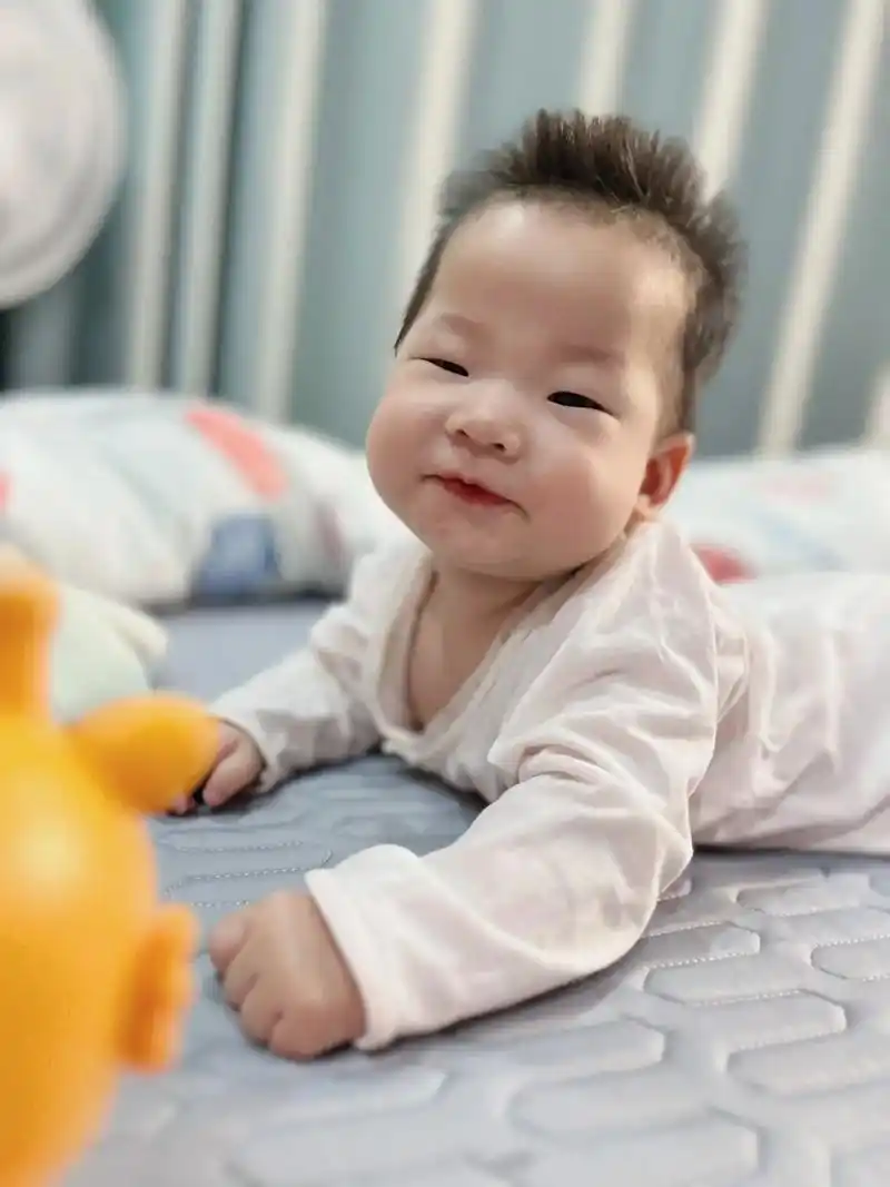 宝宝的眼睛咋不像我?为了让宝宝眼睛大一点, 怀孕的时候特意吃 - 抖音