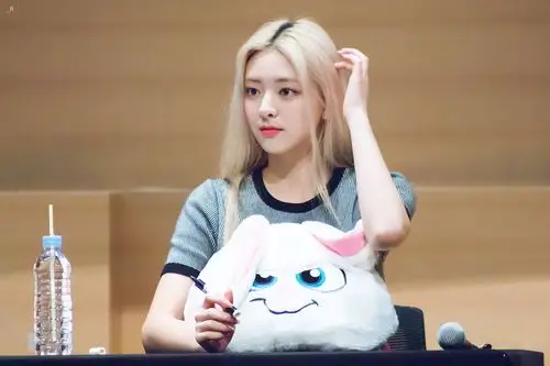 itzy 申有娜 - 堆糖,美图壁纸兴趣社区