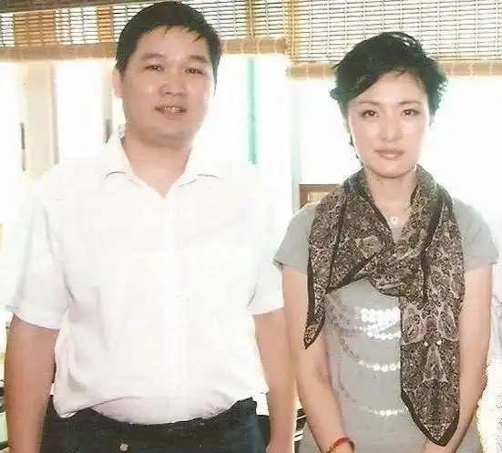 面对婚变质疑周涛10年婚姻又如何这段感情才是我想要的真爱