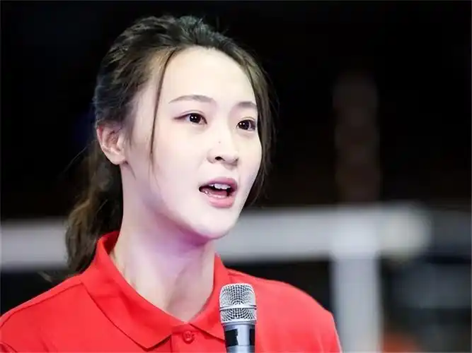 惠若琪的传奇运动生涯(排球女神惠若琪近况:嫁北大博士郎平落泪祝福,1