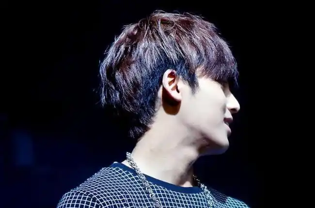 男爱豆们的名品下颌线,边伯贤吴世勋金秦禹,如雕刻般完美