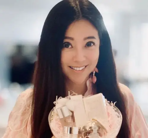 傅明宪近照,尖下巴大眼睛太不协调