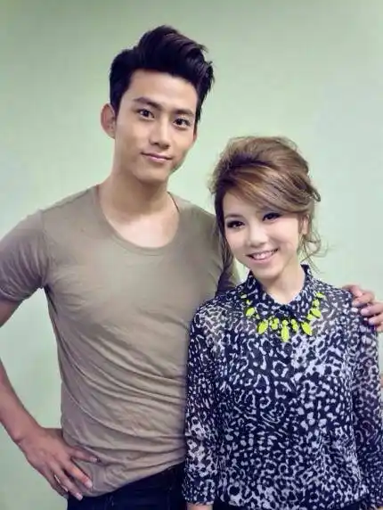 邓紫棋旁边的那个人叫什么名字