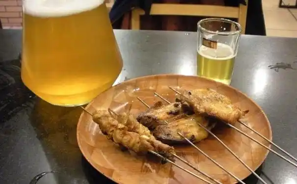 吃烧烤喝啤酒的危害有哪些烧烤喝啤酒好吗图