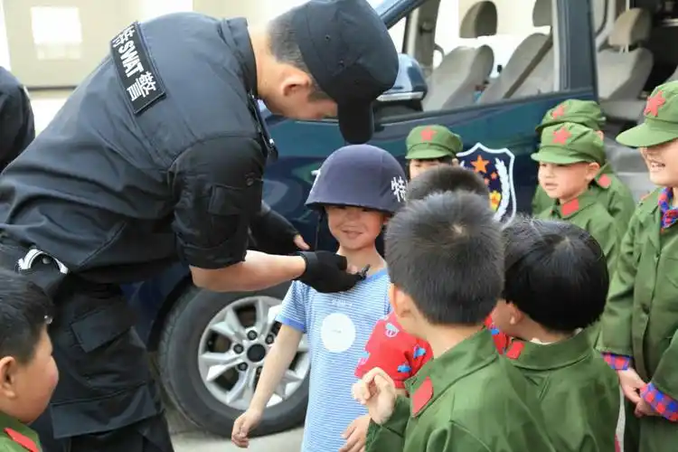 开发区幼儿园小萌娃走进特警大队,零距离体验警营生活