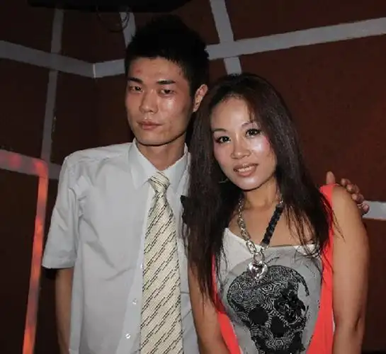 与内地女歌手门丽