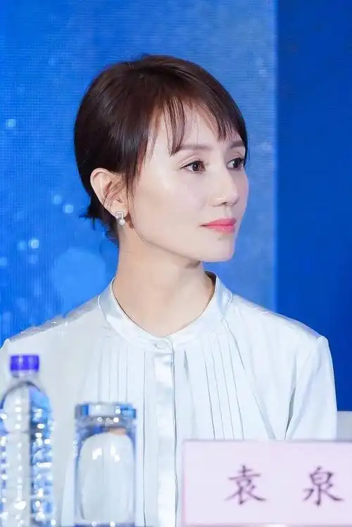 袁泉近照 气质超群 与众不同的美 网友:自带流量