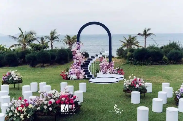 开启春日浪漫!8大风格绝美草坪婚礼_仙境_设计_花艺