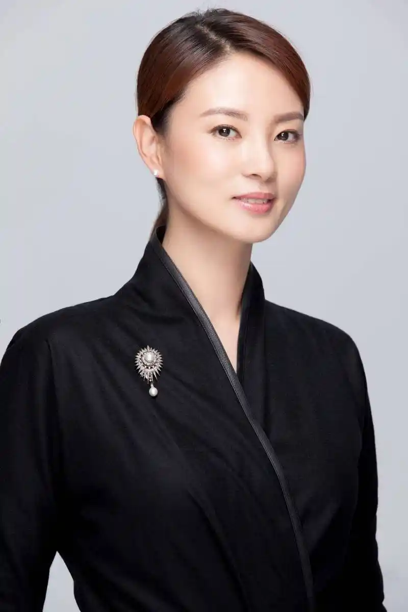 央视主持人刘芳菲以短视频宣传中国传统文化