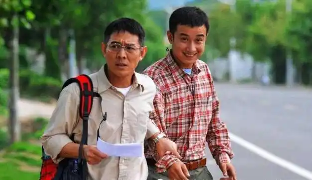 39岁文章白发相伴与女儿合照笑容灿烂演技精湛却无戏可演