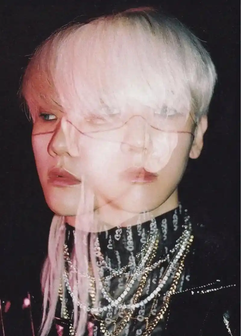 当年的《obsession》脸链造型真的很妖 清冷感#边伯贤 - 抖音