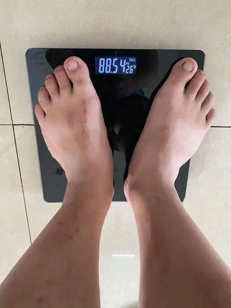 又卡了,好无奈～#我的减肥日记  起床称体重177斤  05 - 抖音