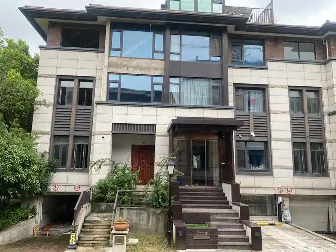 御龙山花园(别墅)5室3厅5卫379㎡南808万