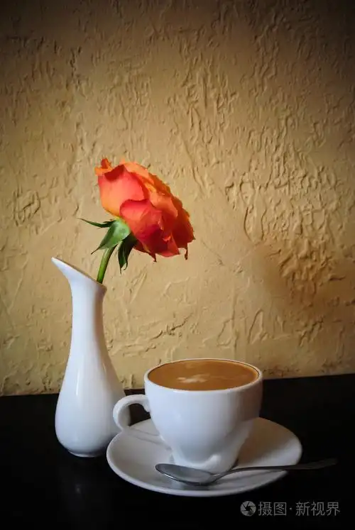 静物一朵玫瑰和一杯咖啡