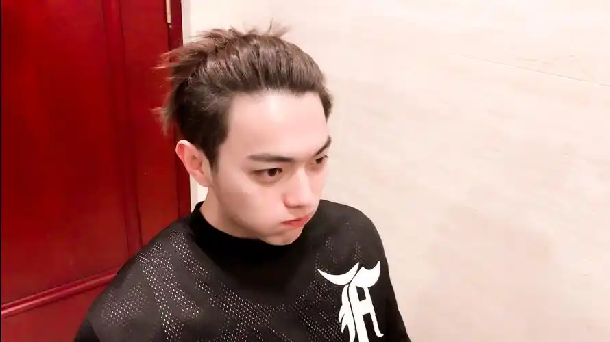 许凯vlog记录生活真实可爱圈粉无数