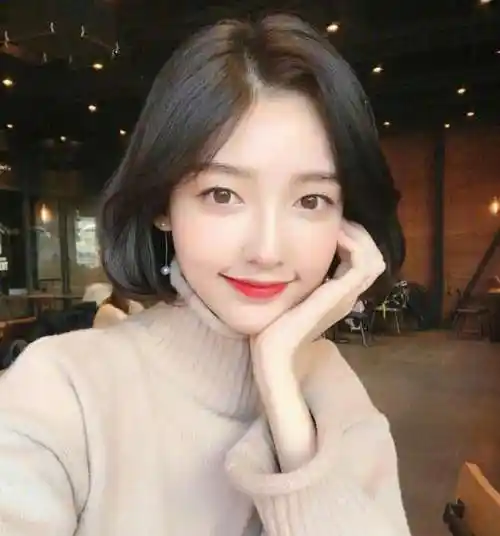 30一40岁女人发型短发图片2022年头发流行什么颜色