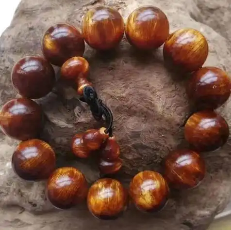 琥珀木手串怎么盘玩