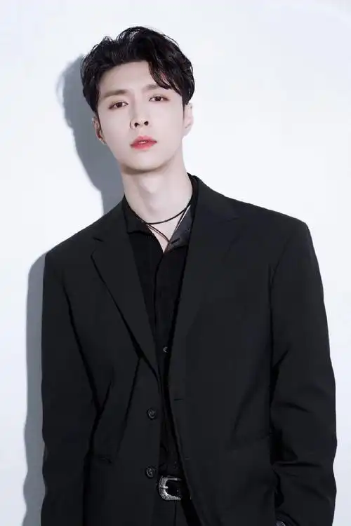 张艺兴中学毕业照