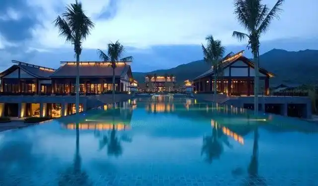 七仙岭君澜度假酒店3天2晚 晚餐晚餐 竹筒饭等 雨林慢生活