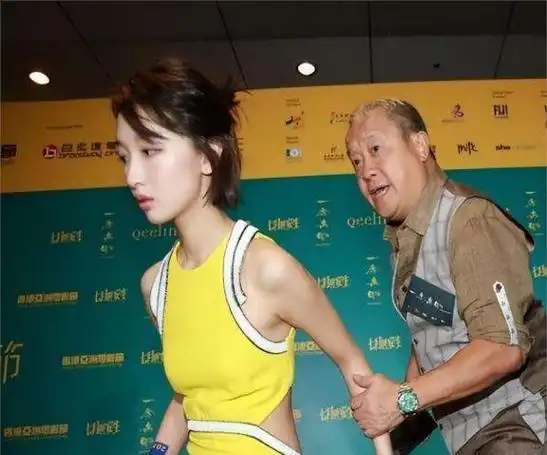 事实证明,"三金影后"周冬雨,已经在另一个圈子里"红得发紫"