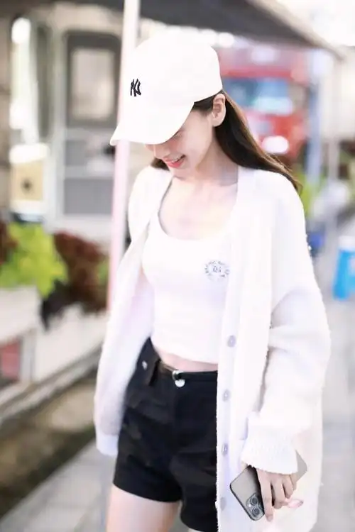 【8.4 angelababy】angelababy最新上班私服分享,梵文logo螺.