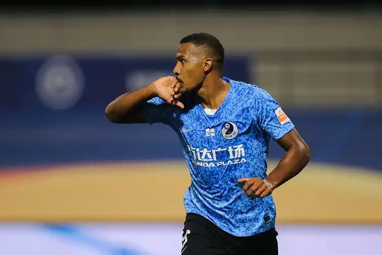 战报|大连人1-1苏宁 龙东半场一条龙 米兰达扳平