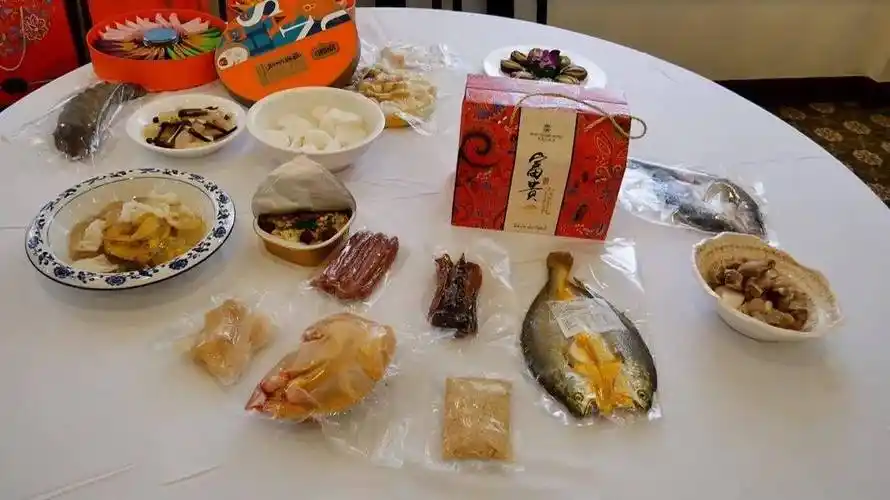 年夜饭套餐外卖队伍部分原先只做年夜饭堂食的餐饮店创新产品供给模式