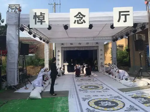 礼泉新型葬礼—庄严肃穆的鲜花悼念厅