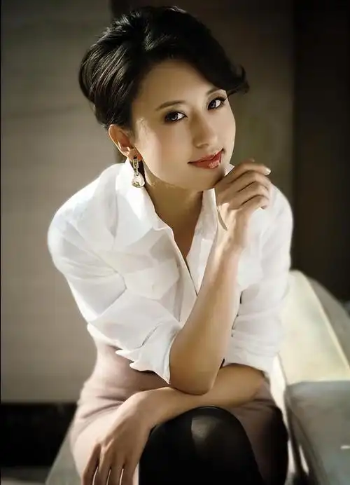 回顾主持杨帆暗恋张蕾8年娶青梅竹马妻子女儿成漏风小棉袄